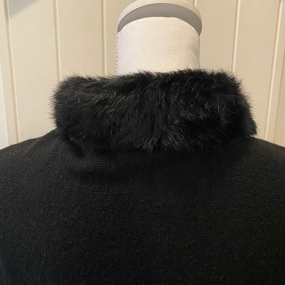 Vintage Black Shawl with Faux Fur - Picture 5 of 7